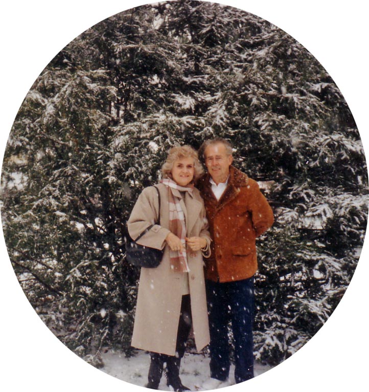200 012 Mom& Dad In The Snow