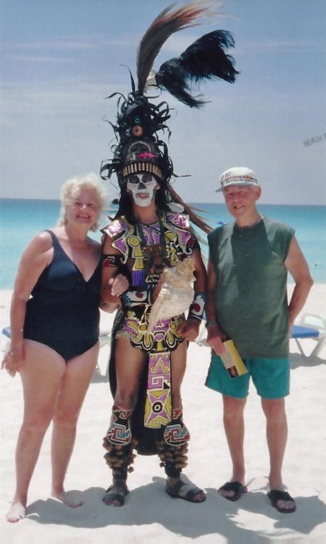 200 016 Mom & Dad, Cancun native