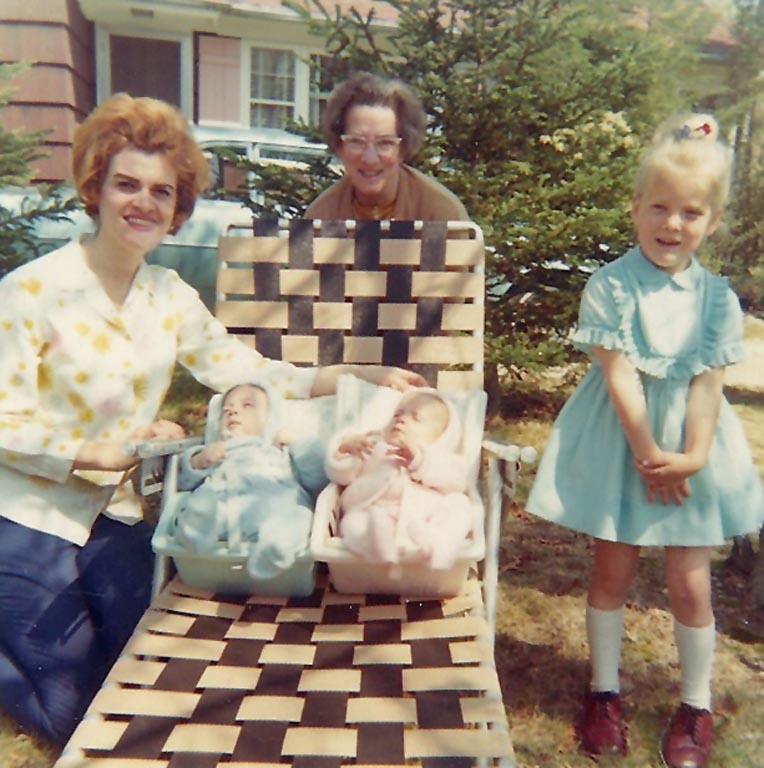 300 012 Mom, Nana, Laurie, Ron, Chris