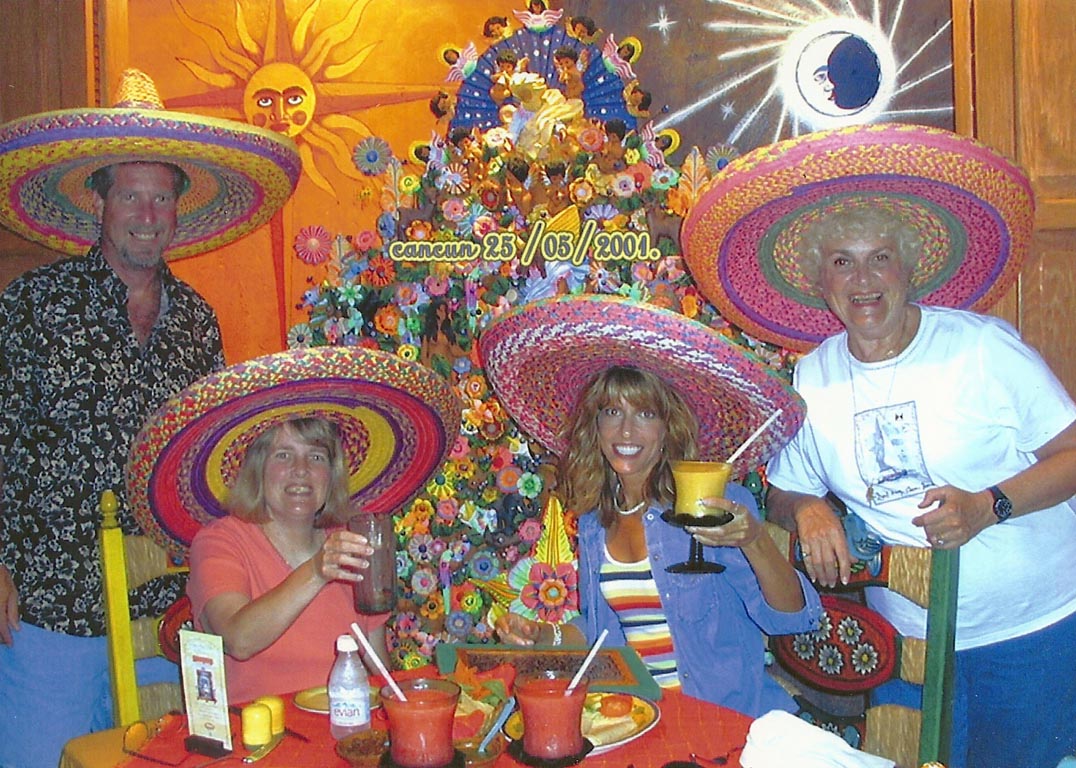 300 029 Mom, Chris, Laurie, Rick - Cancun 2001