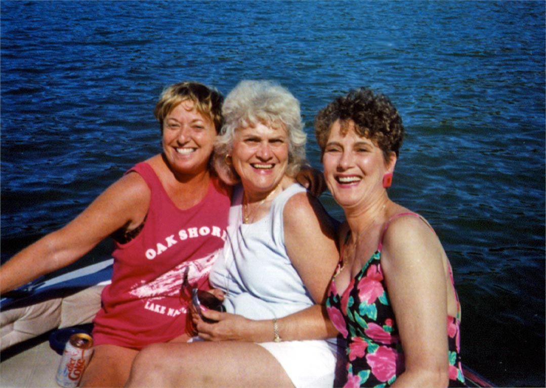 500 010 Myrna, Mom & Yvonne