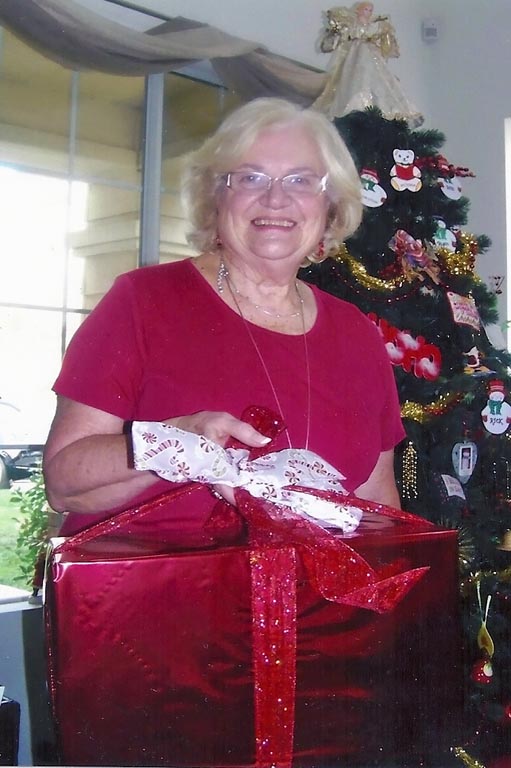 600 032 Mom at Xmas